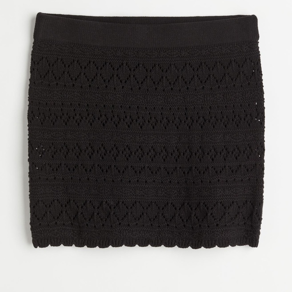 H&M Short Crochet-Look Skirt